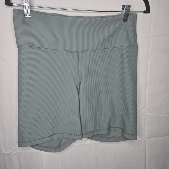 Large Old Navy Sage Green Ribbed Athletic Shorts Like New Condition Athleisure - Picture 2 of 5